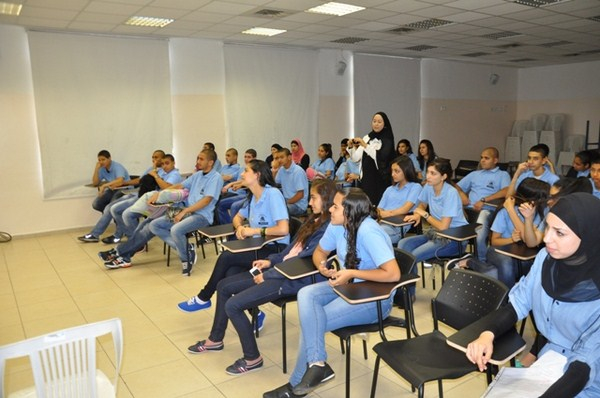 بالفيديو: فعاليات يوم اللغة الإنجليزية في مدرسة أجيال الثانوية بمدينة يافا 